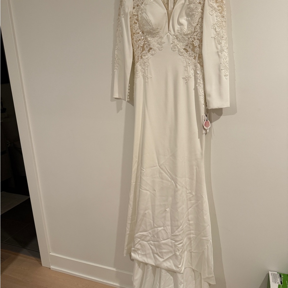 Elegant White Lace Wedding Maxi Dress (NEW)